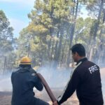 Almora News :अल्मोड़ा पुलिस के रानीखेत फायर यूनिट की तत्परता ने जंगल की आग को आबादी क्षेत्र में पहुंचने से रोका